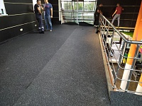 Укладка резинового покрытия в фитнес-клубе